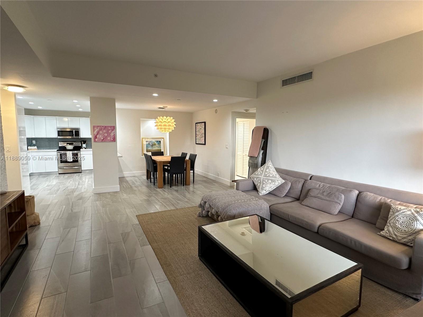 201 Crandon Blvd #302, Key Biscayne FL 33149