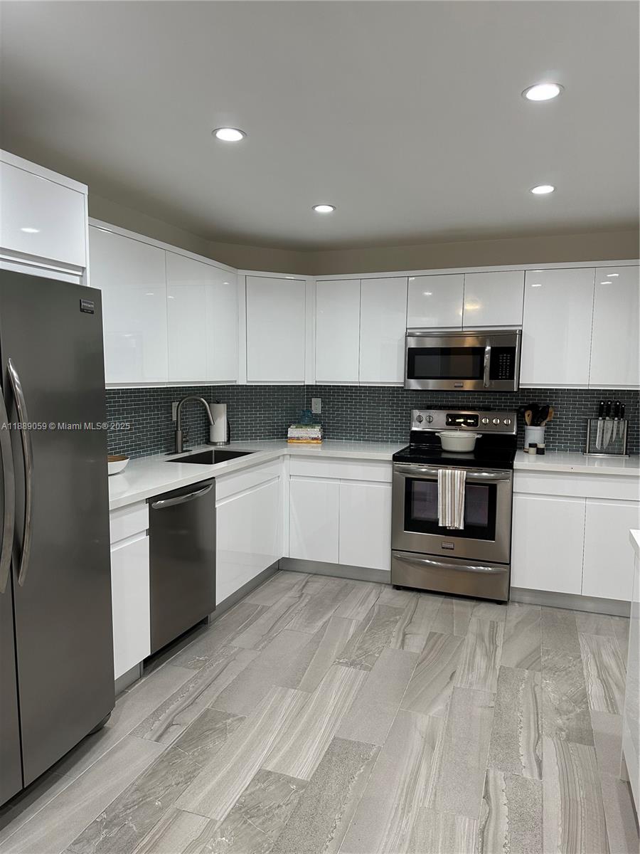 201 Crandon Blvd #302, Key Biscayne FL 33149