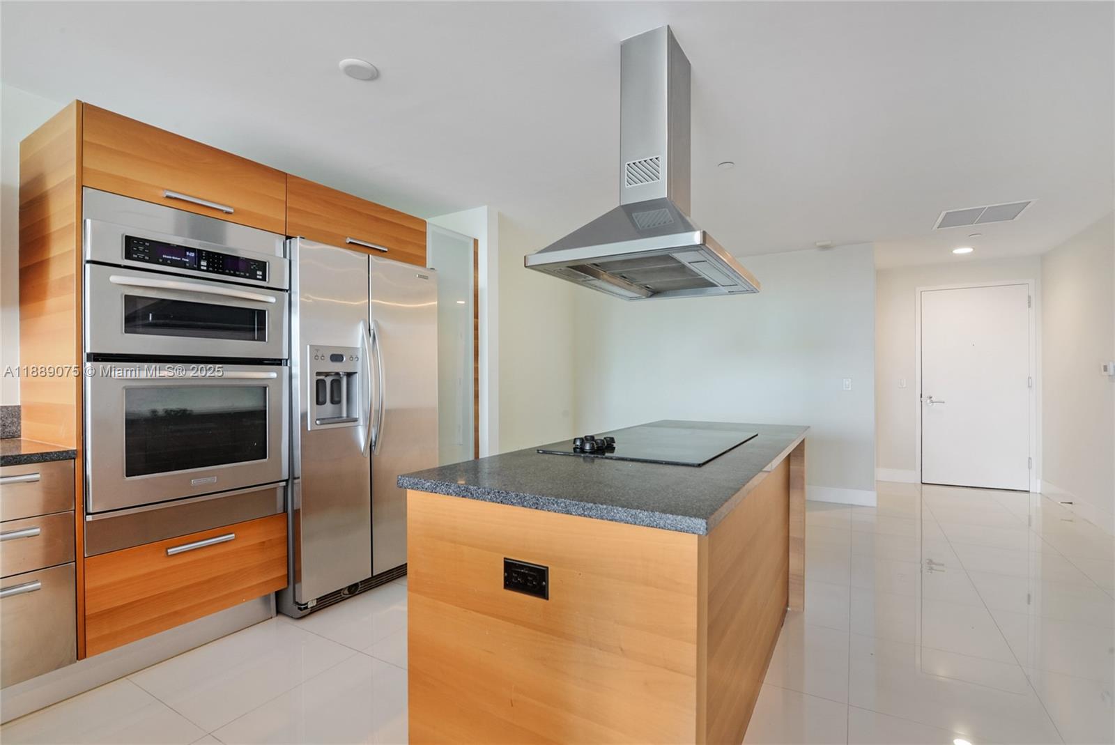 2950 NE 188th St #309, Aventura FL 33180
