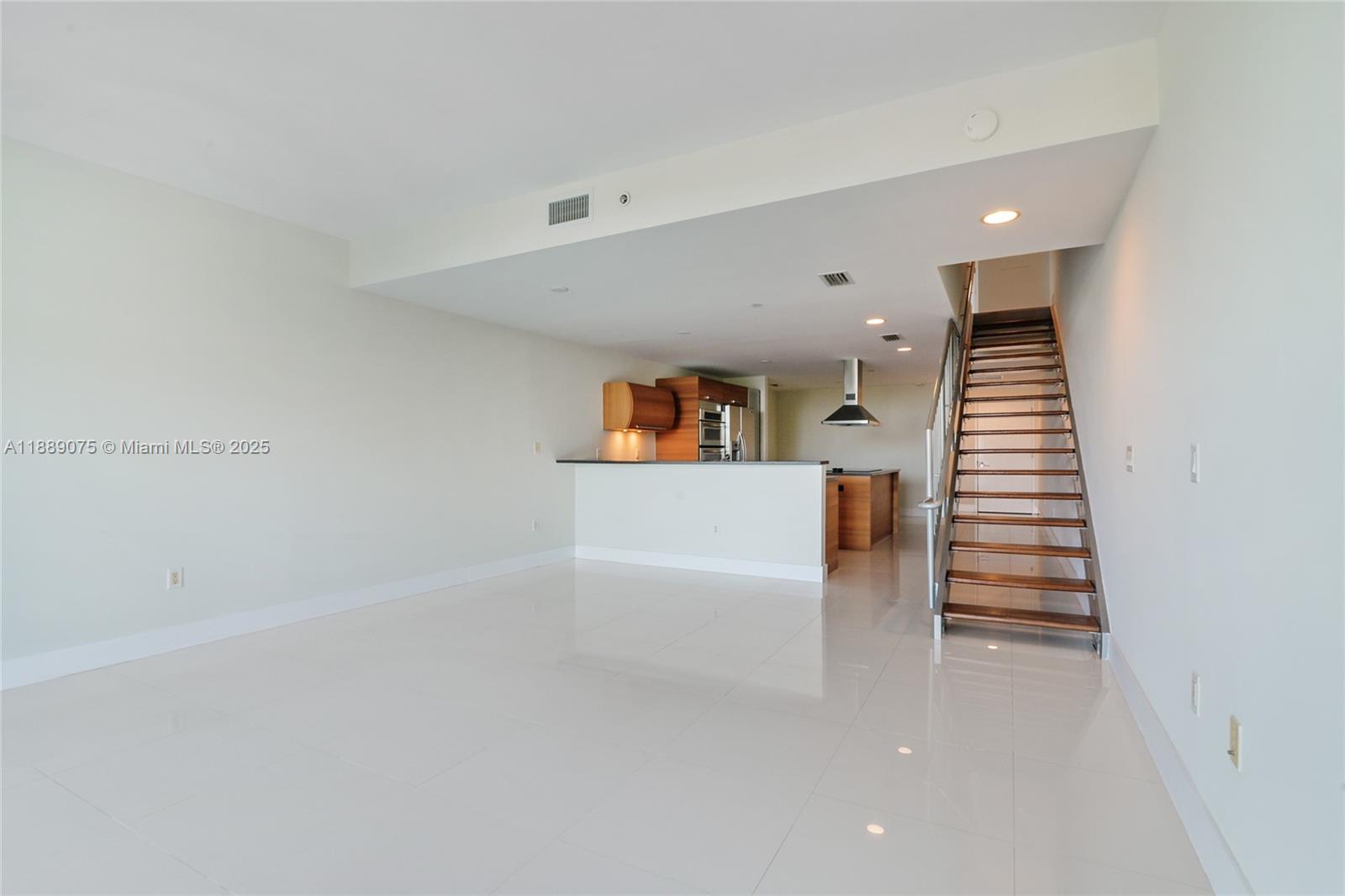 2950 NE 188th St #309, Aventura FL 33180