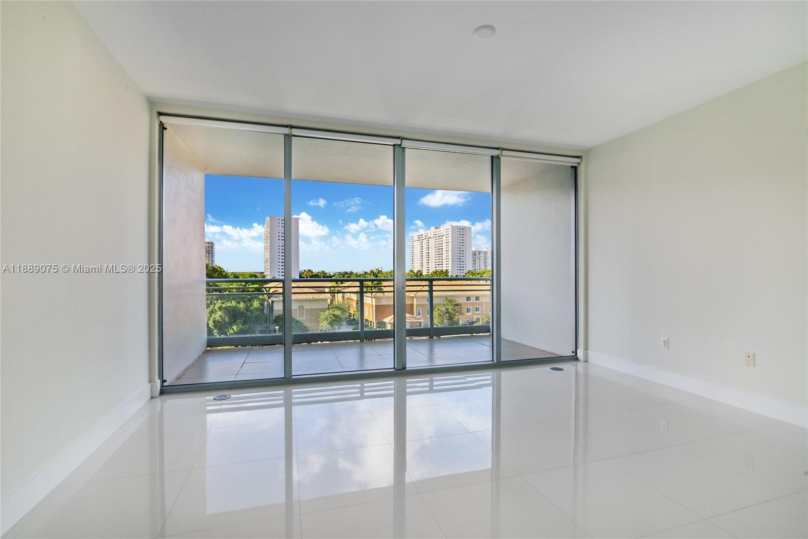 2950 NE 188th St #309, Aventura FL 33180