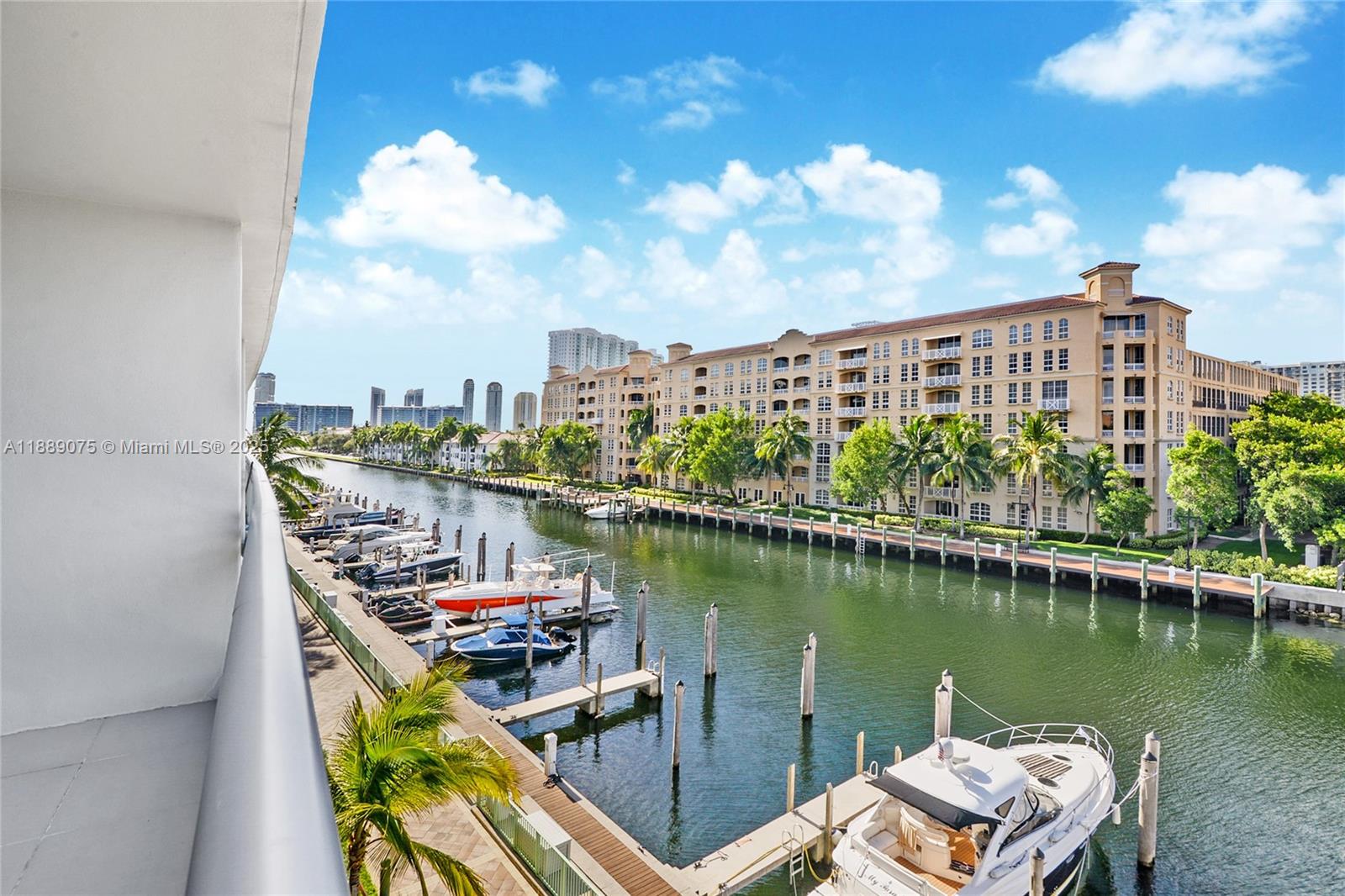 2950 NE 188th St #309, Aventura FL 33180