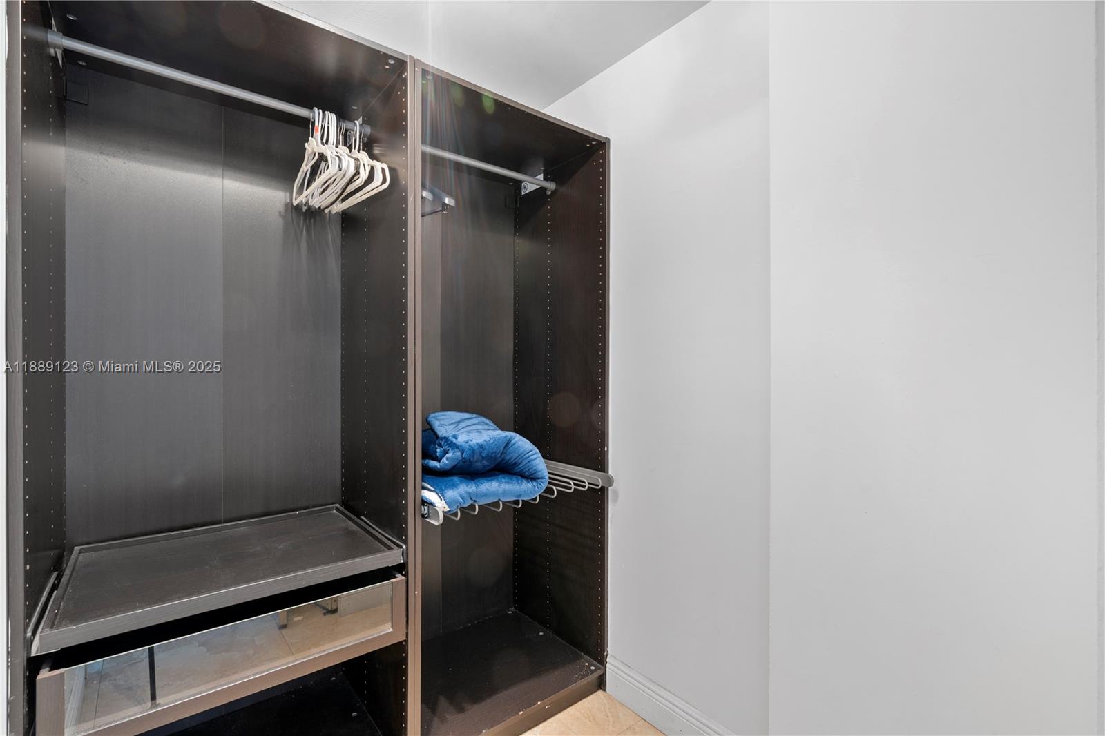 185 SE 14th Ter #2602, Miami FL 33131