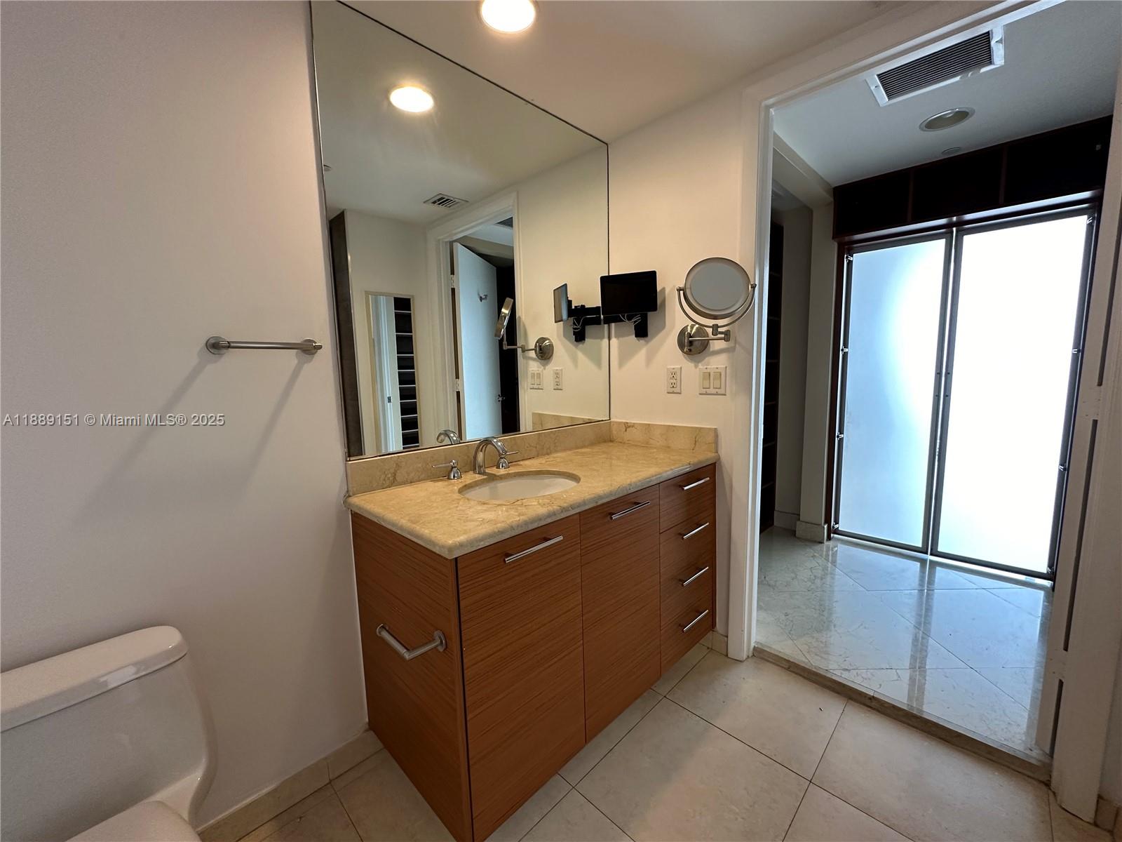 50 Biscayne Blvd #4305, Miami FL 33132