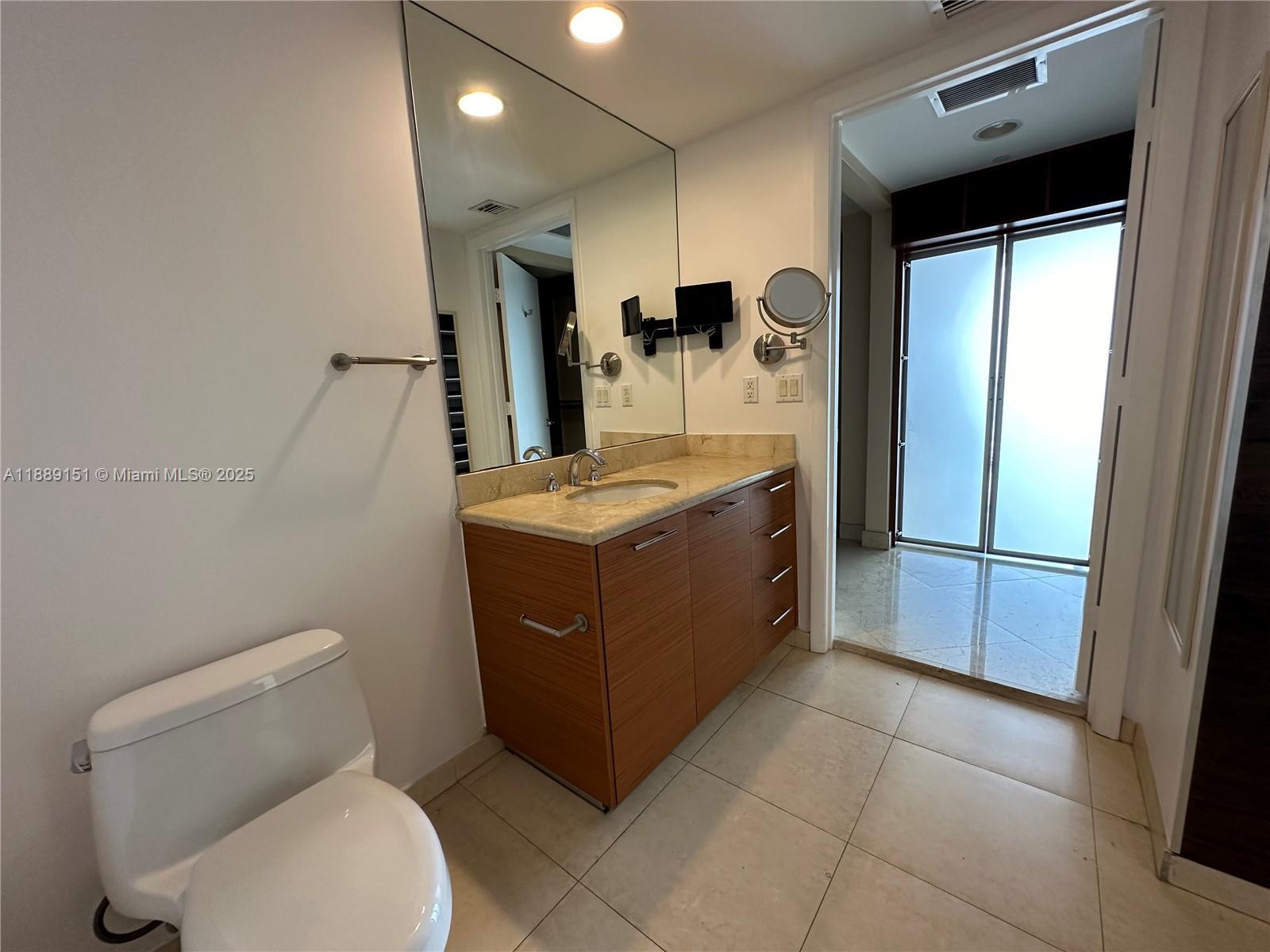 50 Biscayne Blvd #4305, Miami FL 33132