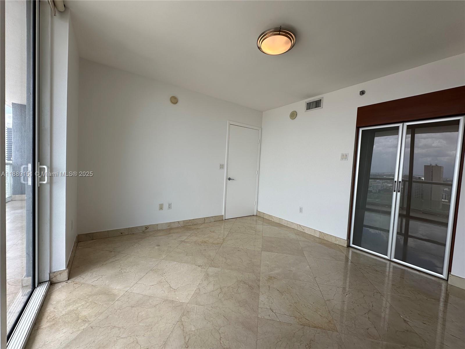 50 Biscayne Blvd #4305, Miami FL 33132
