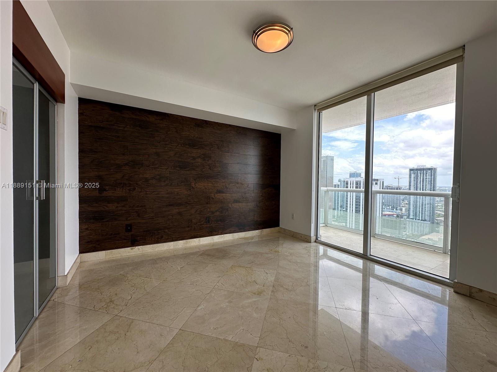 50 Biscayne Blvd #4305, Miami FL 33132