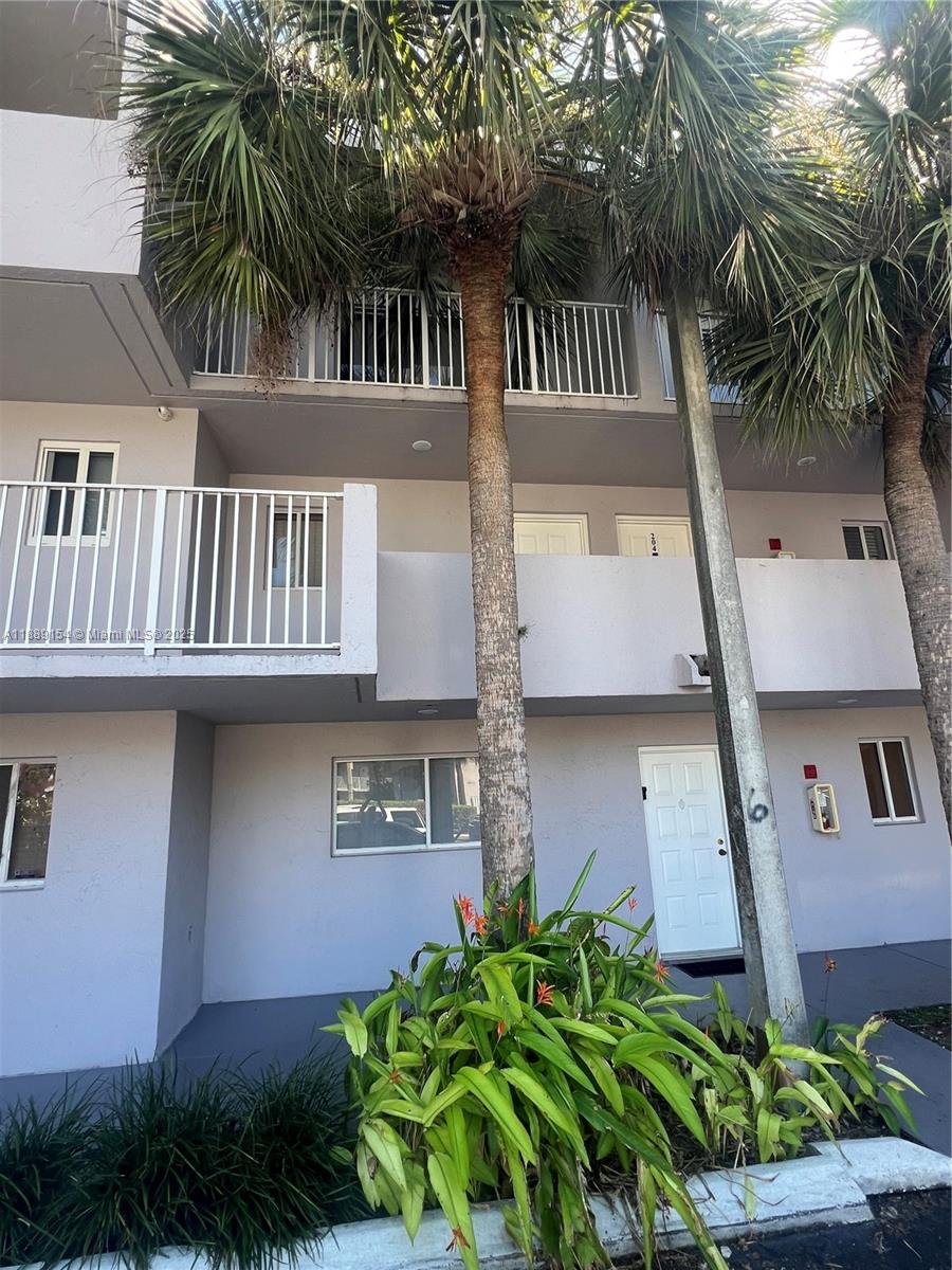 2750 W 76th St #203, Hialeah FL 33016