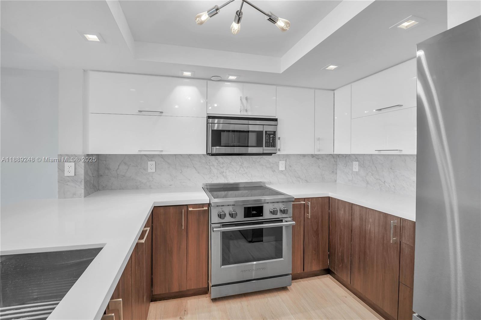 400 S Pointe Dr #2305, Miami Beach FL 33139
