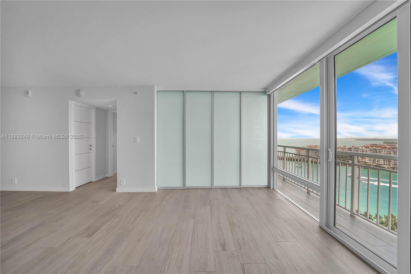 400 S Pointe Dr #2305, Miami Beach FL 33139