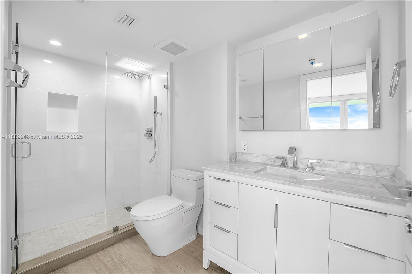 400 S Pointe Dr #2305, Miami Beach FL 33139