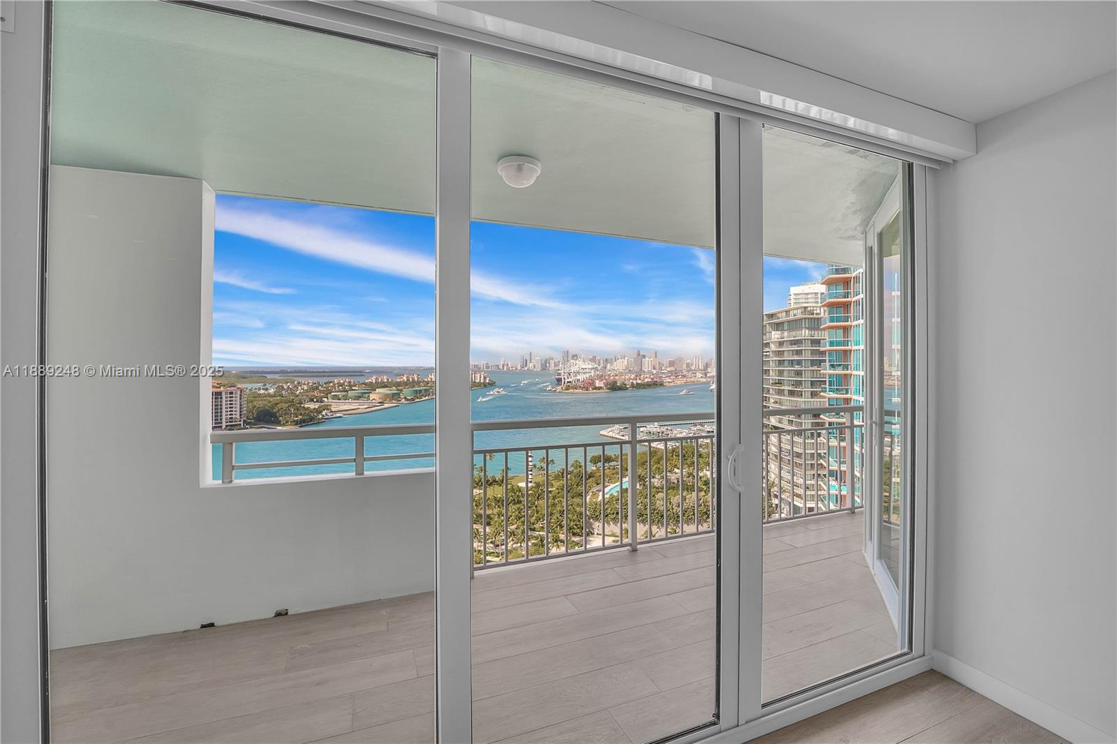 400 S Pointe Dr #2305, Miami Beach FL 33139