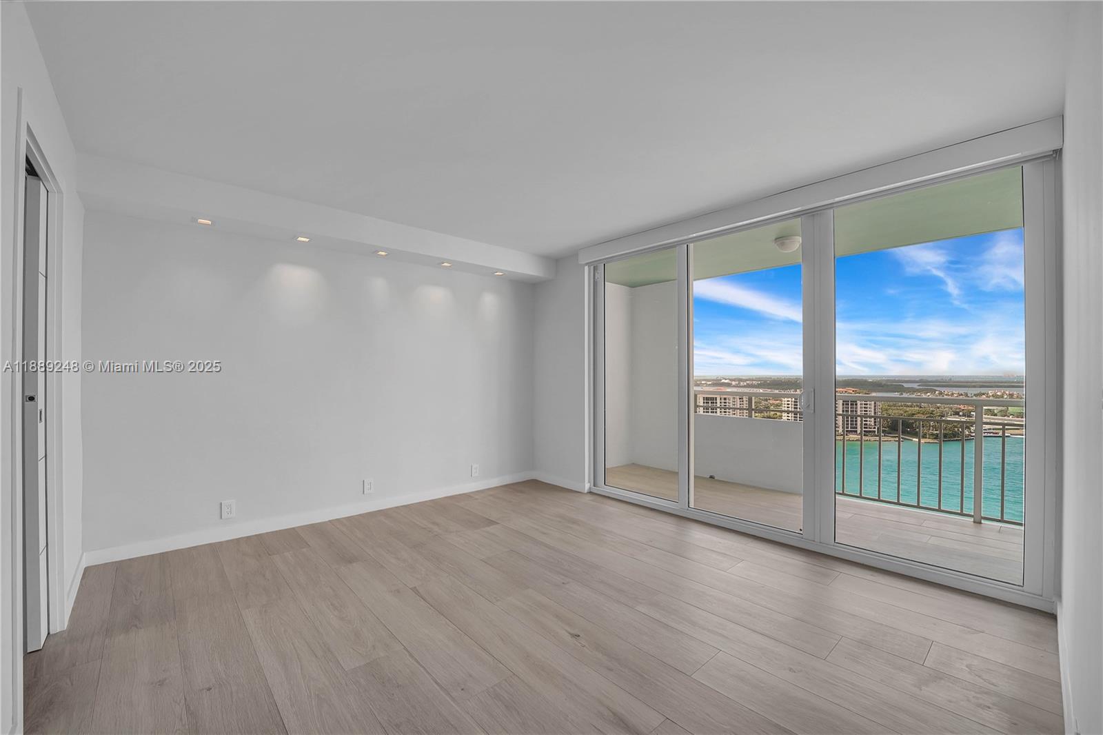 400 S Pointe Dr #2305, Miami Beach FL 33139