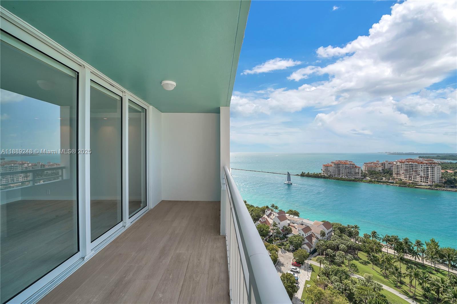 400 S Pointe Dr #2305, Miami Beach FL 33139