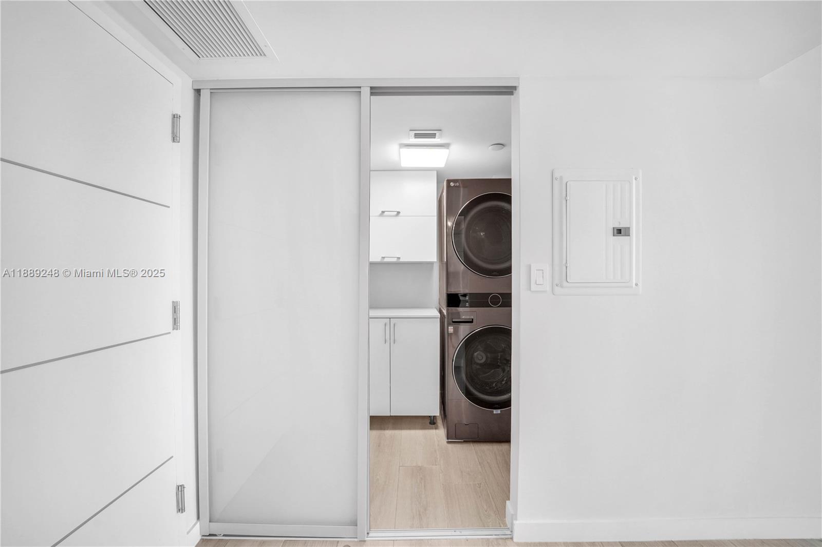 400 S Pointe Dr #2305, Miami Beach FL 33139