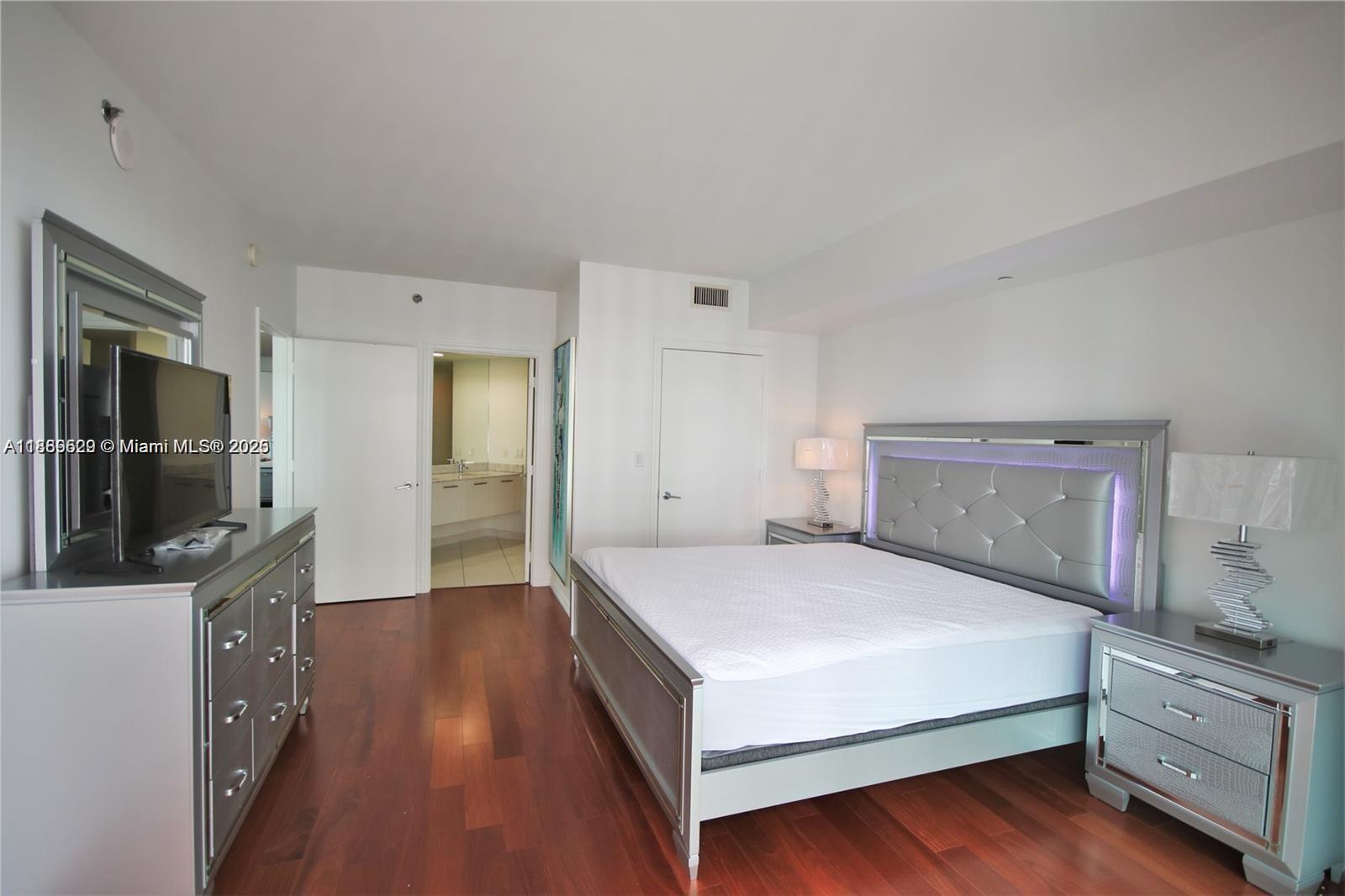 500 Brickell Ave #3510, Miami FL 33131