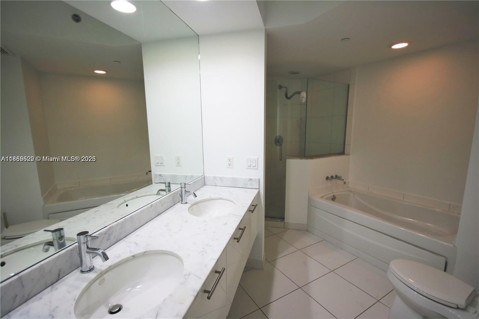 500 Brickell Ave #3510, Miami FL 33131