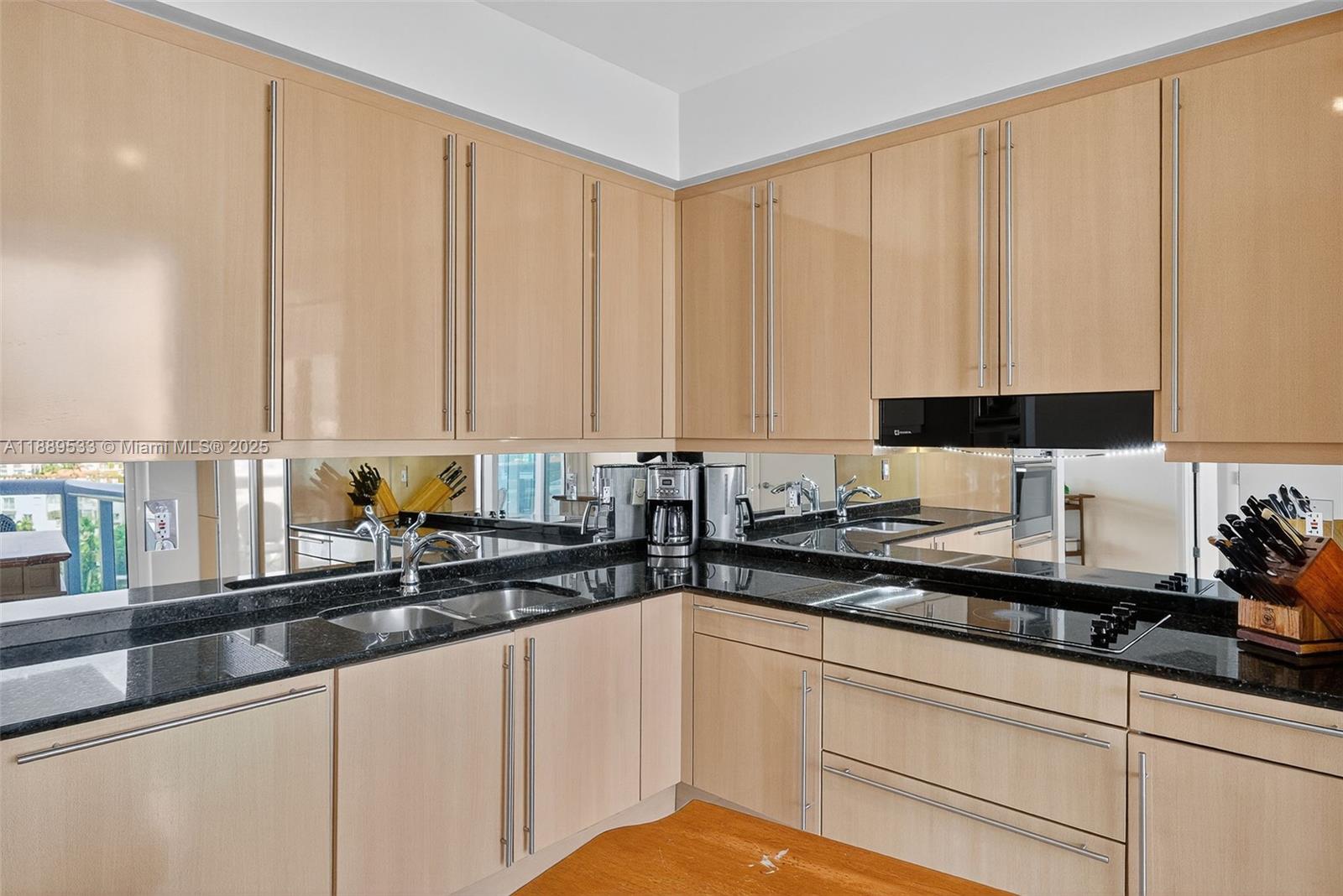 1000 S Pointe Dr #703, Miami Beach FL 33139