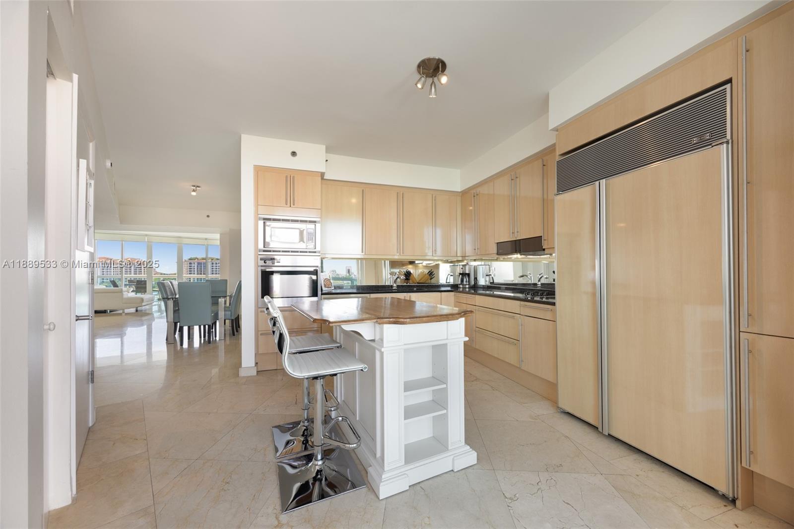1000 S Pointe Dr #703, Miami Beach FL 33139