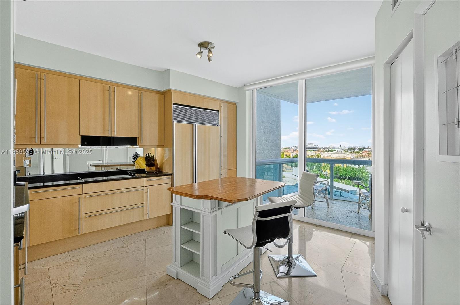 1000 S Pointe Dr #703, Miami Beach FL 33139