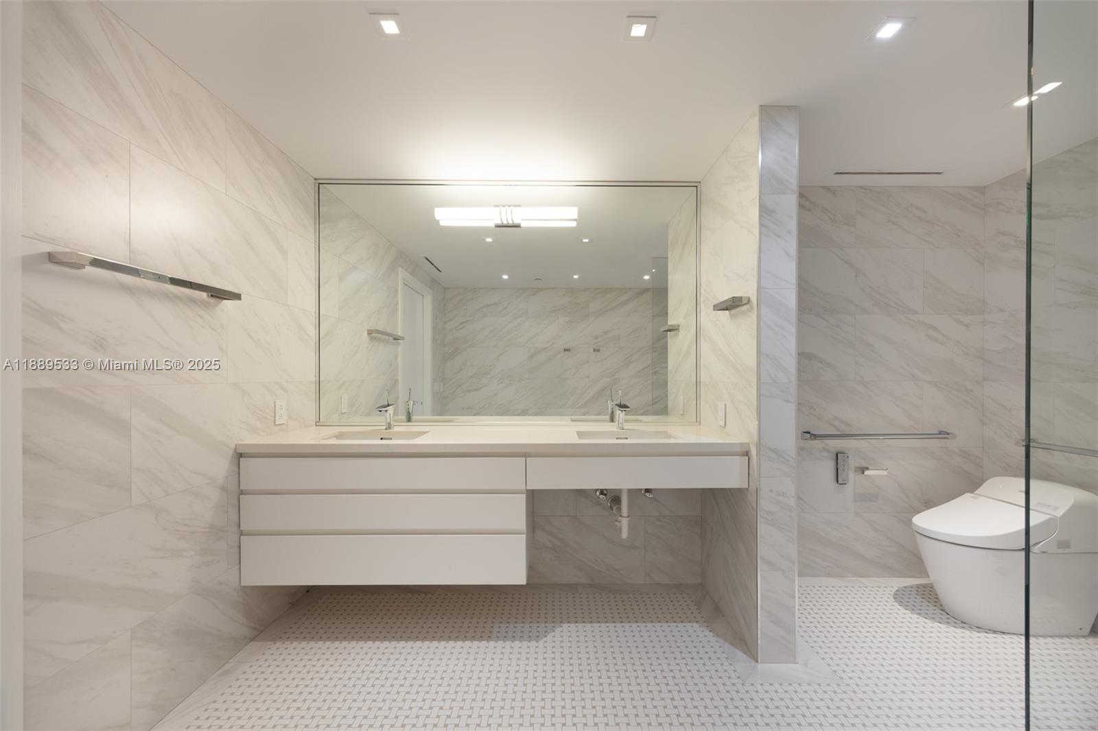1000 S Pointe Dr #703, Miami Beach FL 33139
