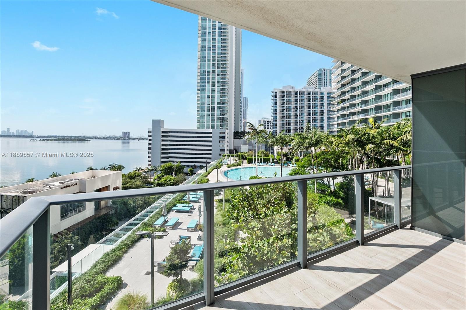 650 NE 32nd St #707, Miami FL 33137