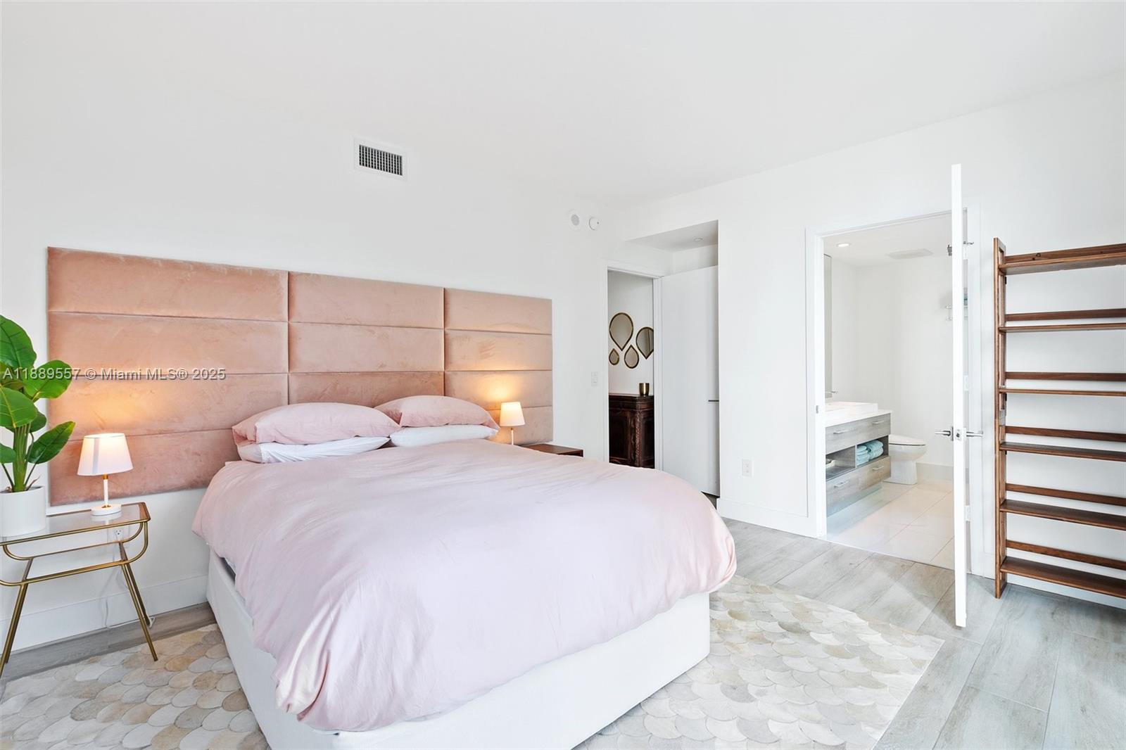650 NE 32nd St #707, Miami FL 33137