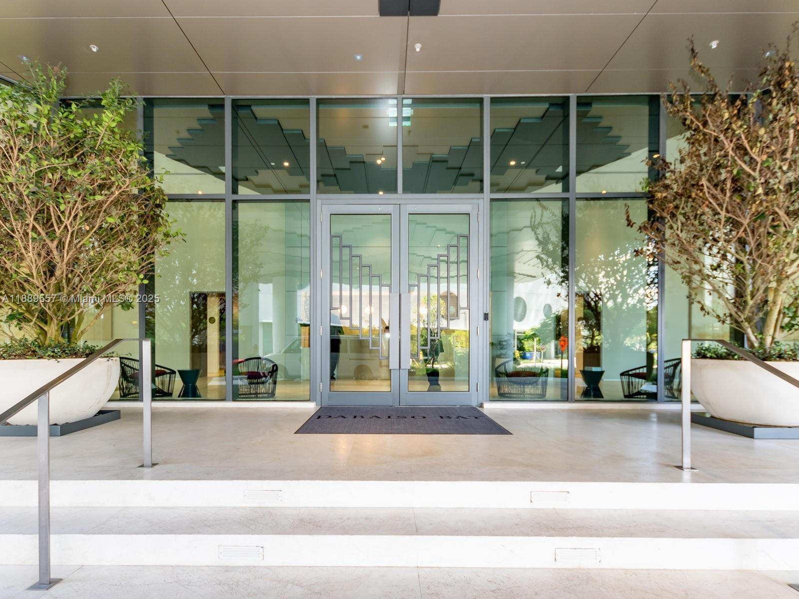 650 NE 32nd St #707, Miami FL 33137