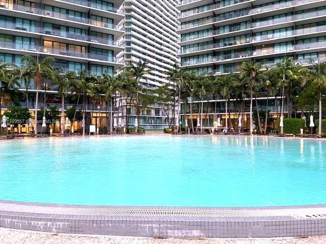 650 NE 32nd St #707, Miami FL 33137