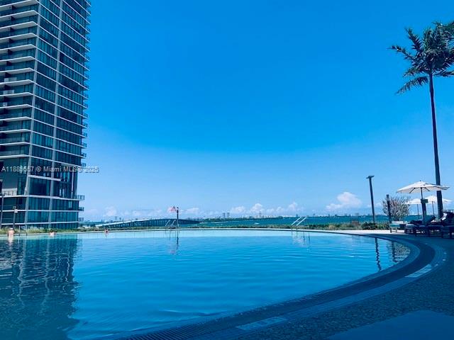 650 NE 32nd St #707, Miami FL 33137