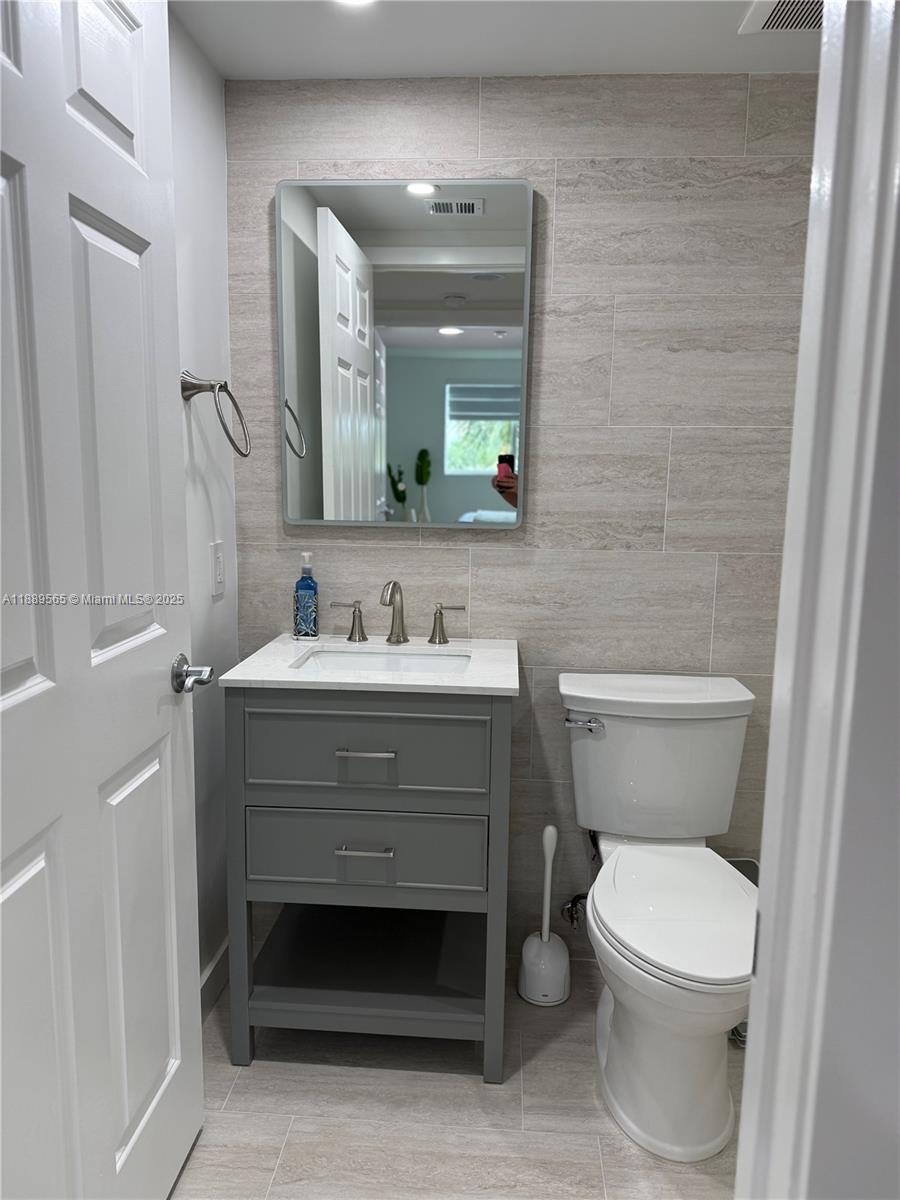 201 Golden Isles Dr #302, Hallandale Beach FL 33009