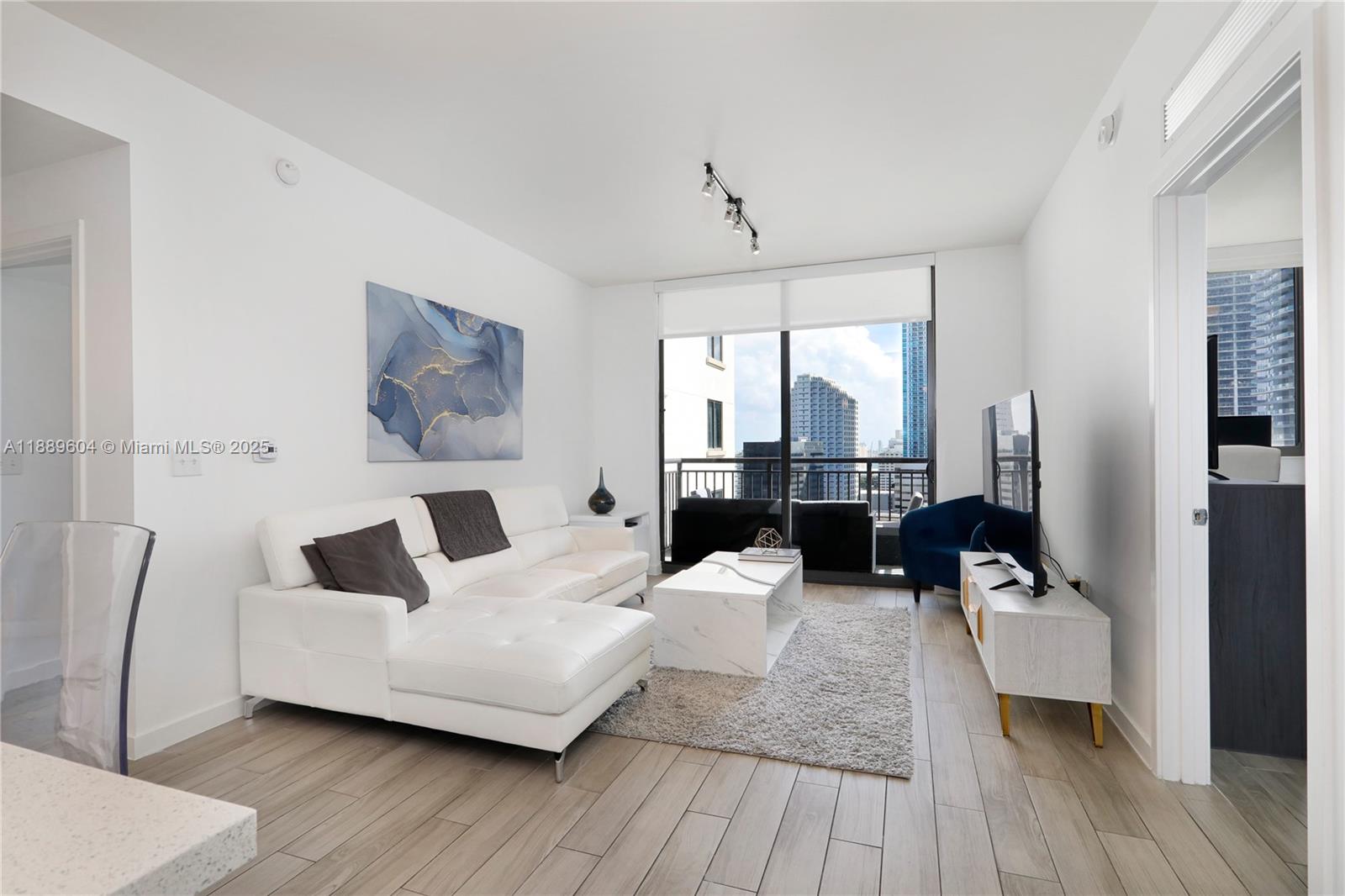 999 SW 1st Ave #2011, Miami FL 33130