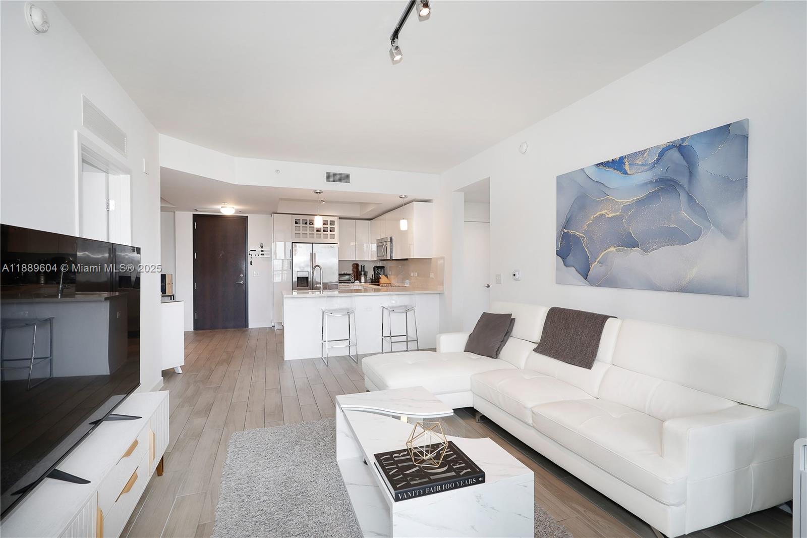 999 SW 1st Ave #2011, Miami FL 33130