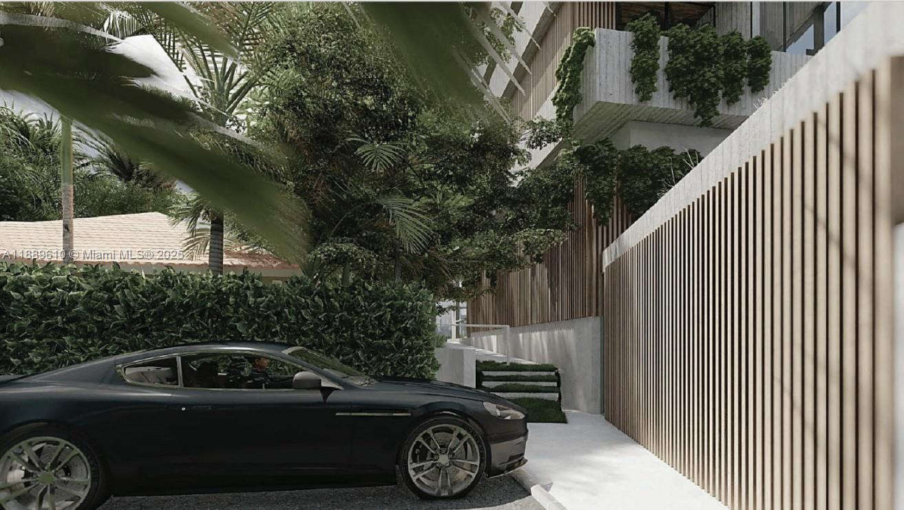 8 Century Ln, Miami Beach FL 33139