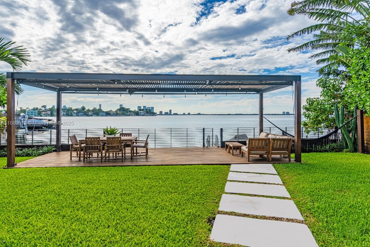 8 Century Ln, Miami Beach FL 33139