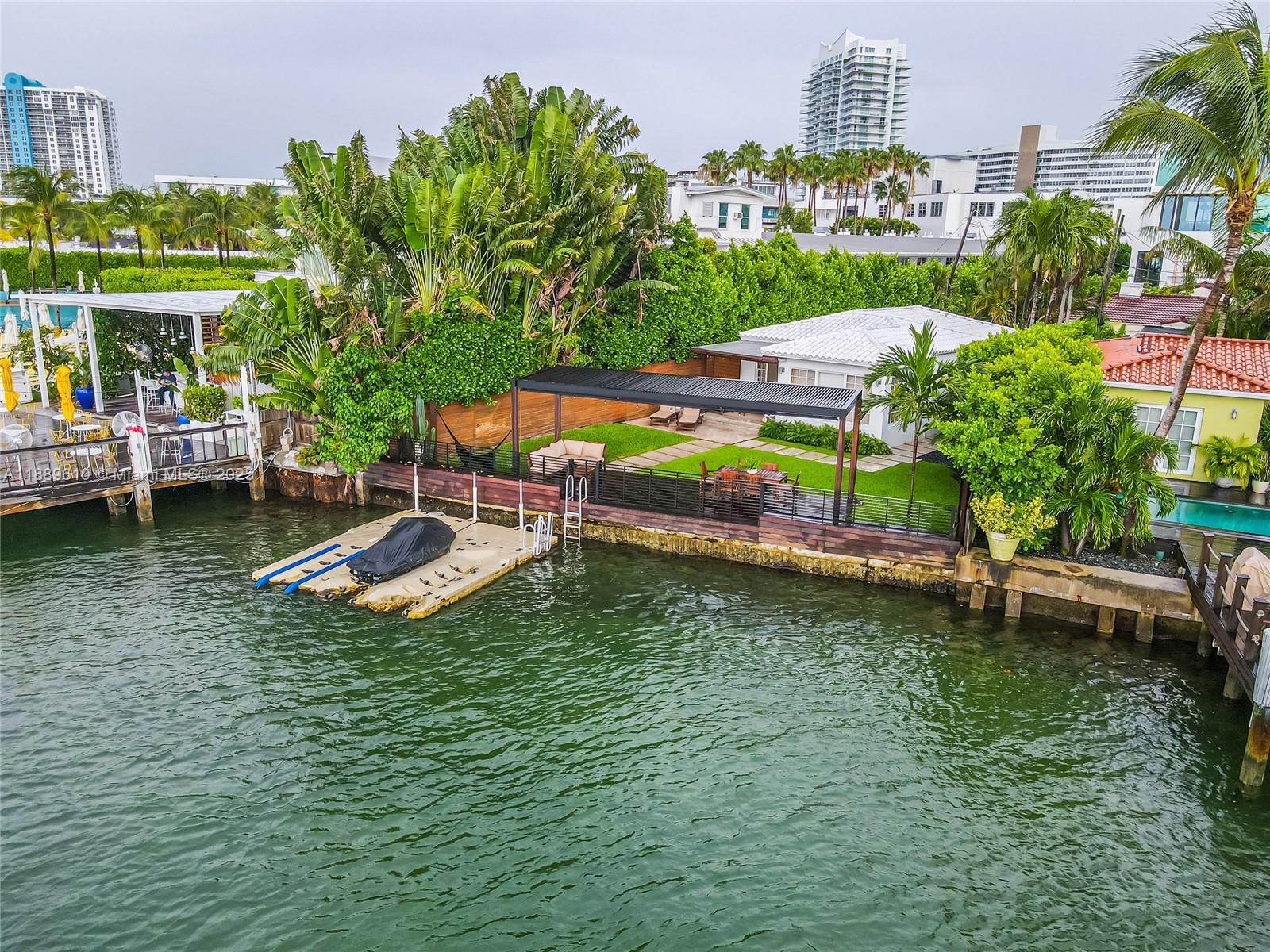8 Century Ln, Miami Beach FL 33139