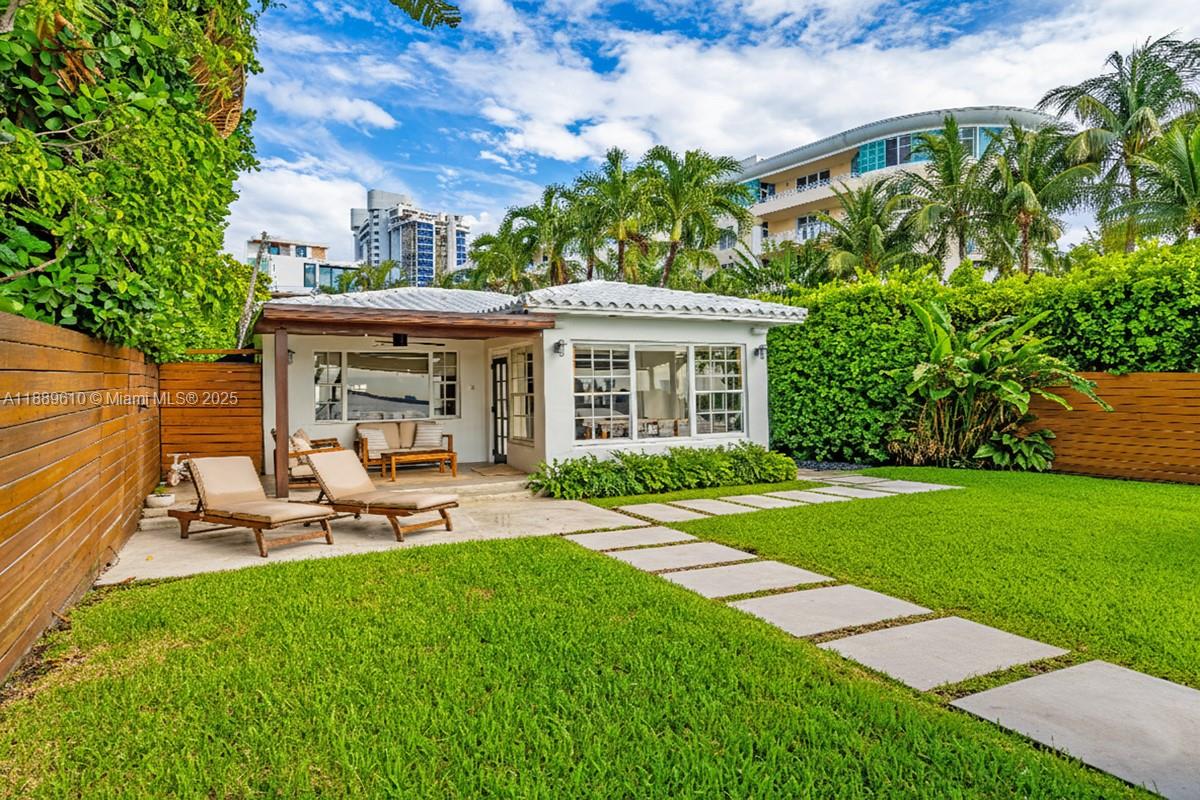 8 Century Ln, Miami Beach FL 33139