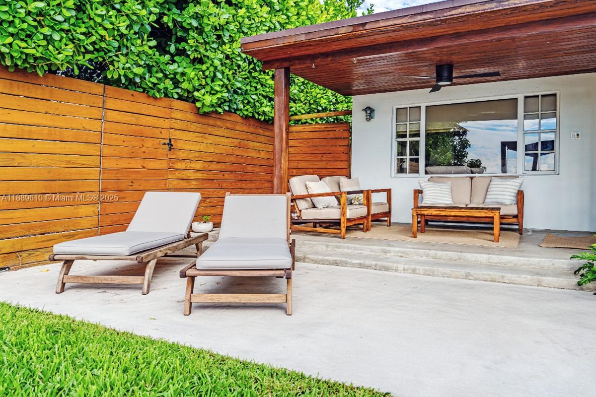 8 Century Ln, Miami Beach FL 33139