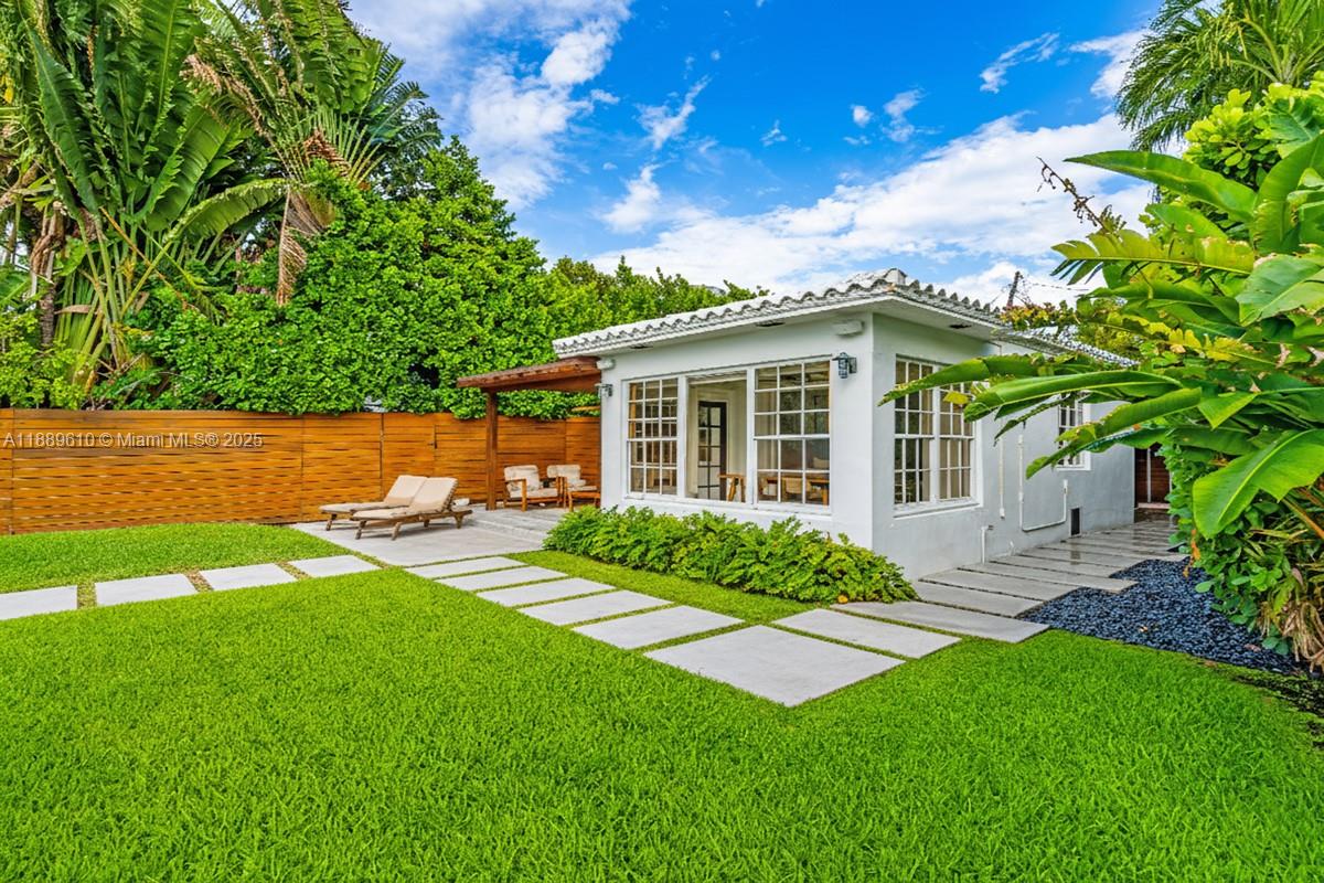 8 Century Ln, Miami Beach FL 33139