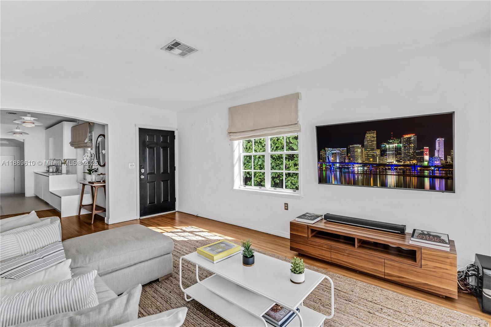 8 Century Ln, Miami Beach FL 33139