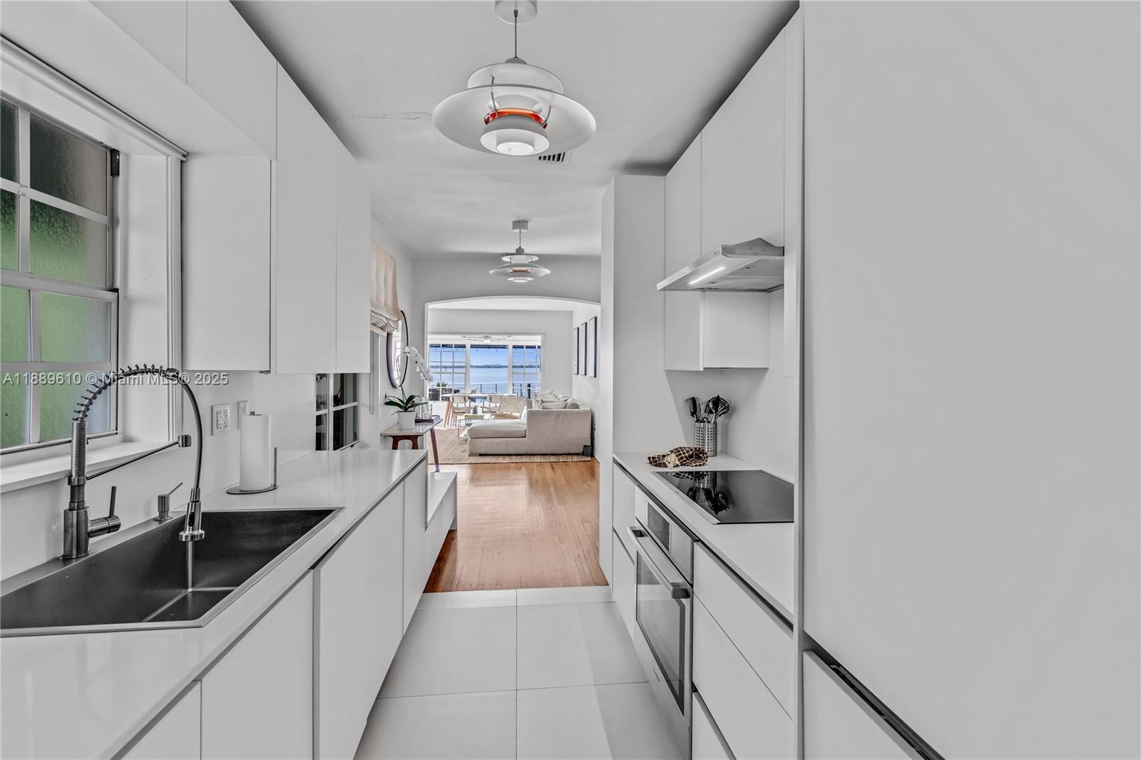 8 Century Ln, Miami Beach FL 33139