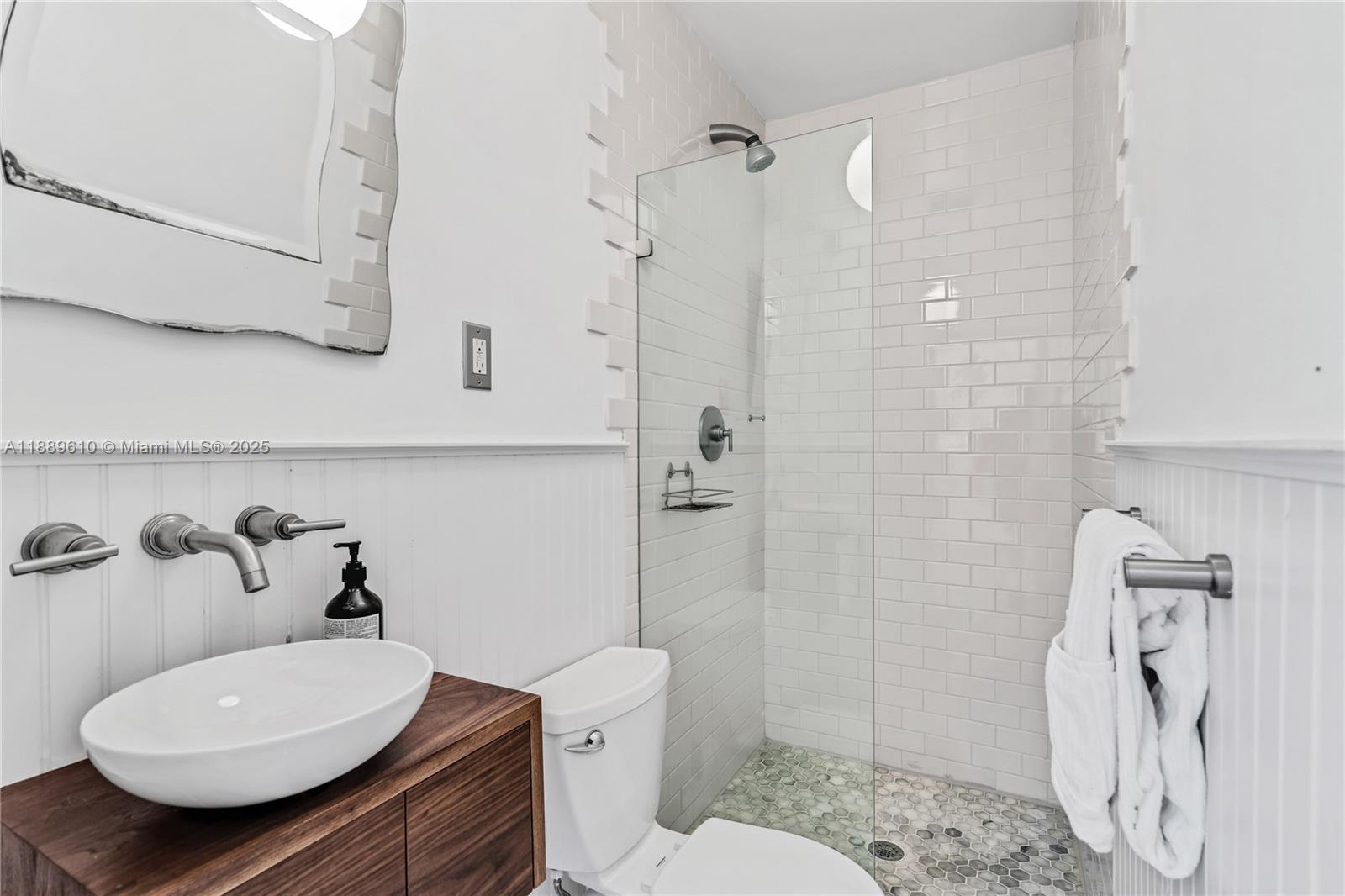 8 Century Ln, Miami Beach FL 33139