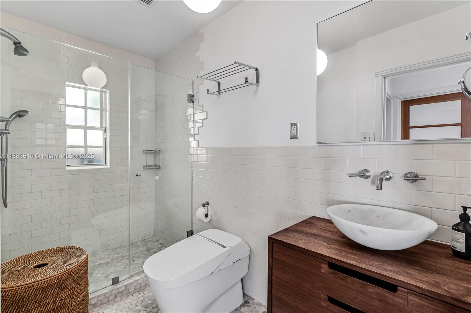 8 Century Ln, Miami Beach FL 33139