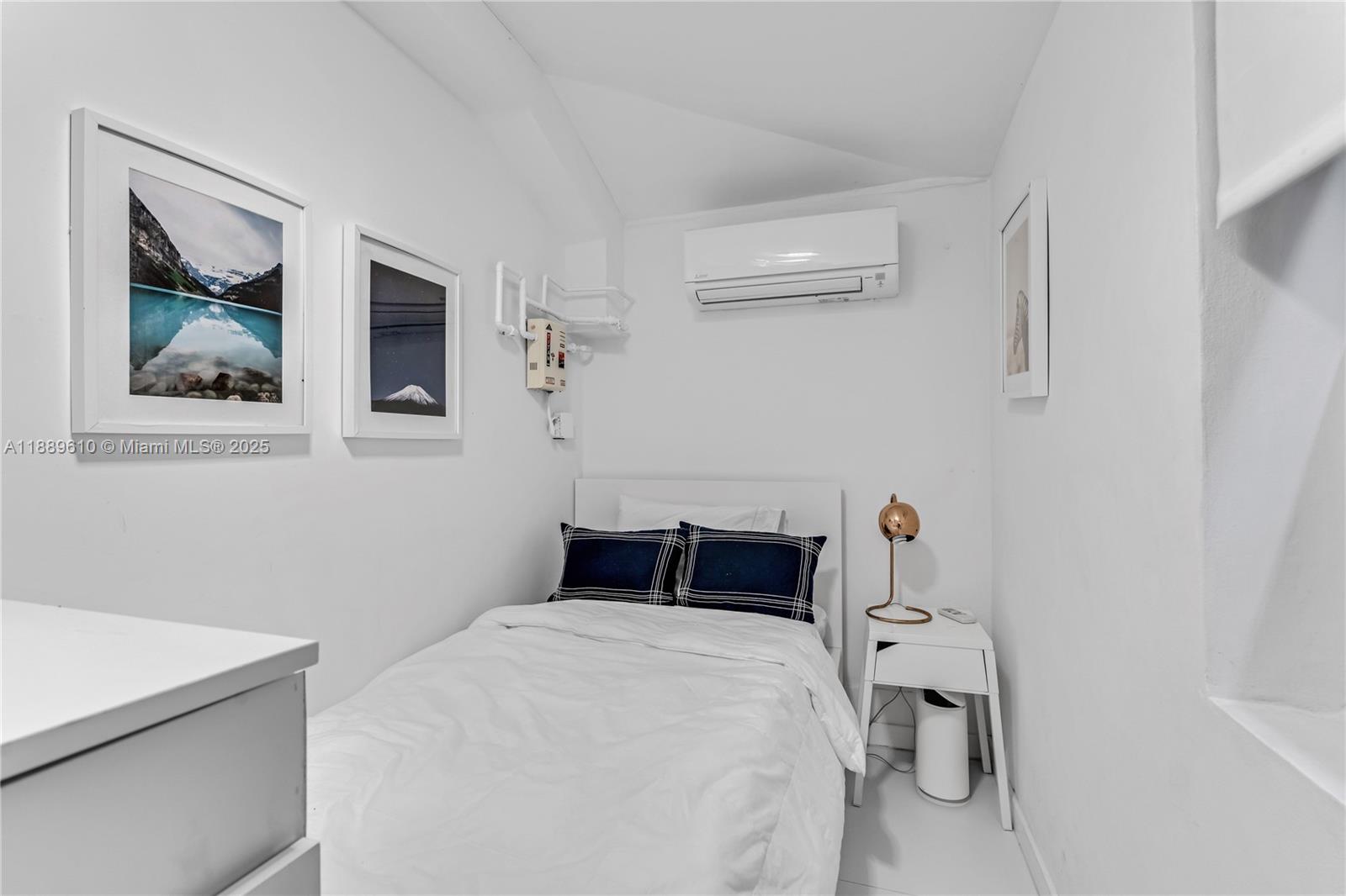 8 Century Ln, Miami Beach FL 33139