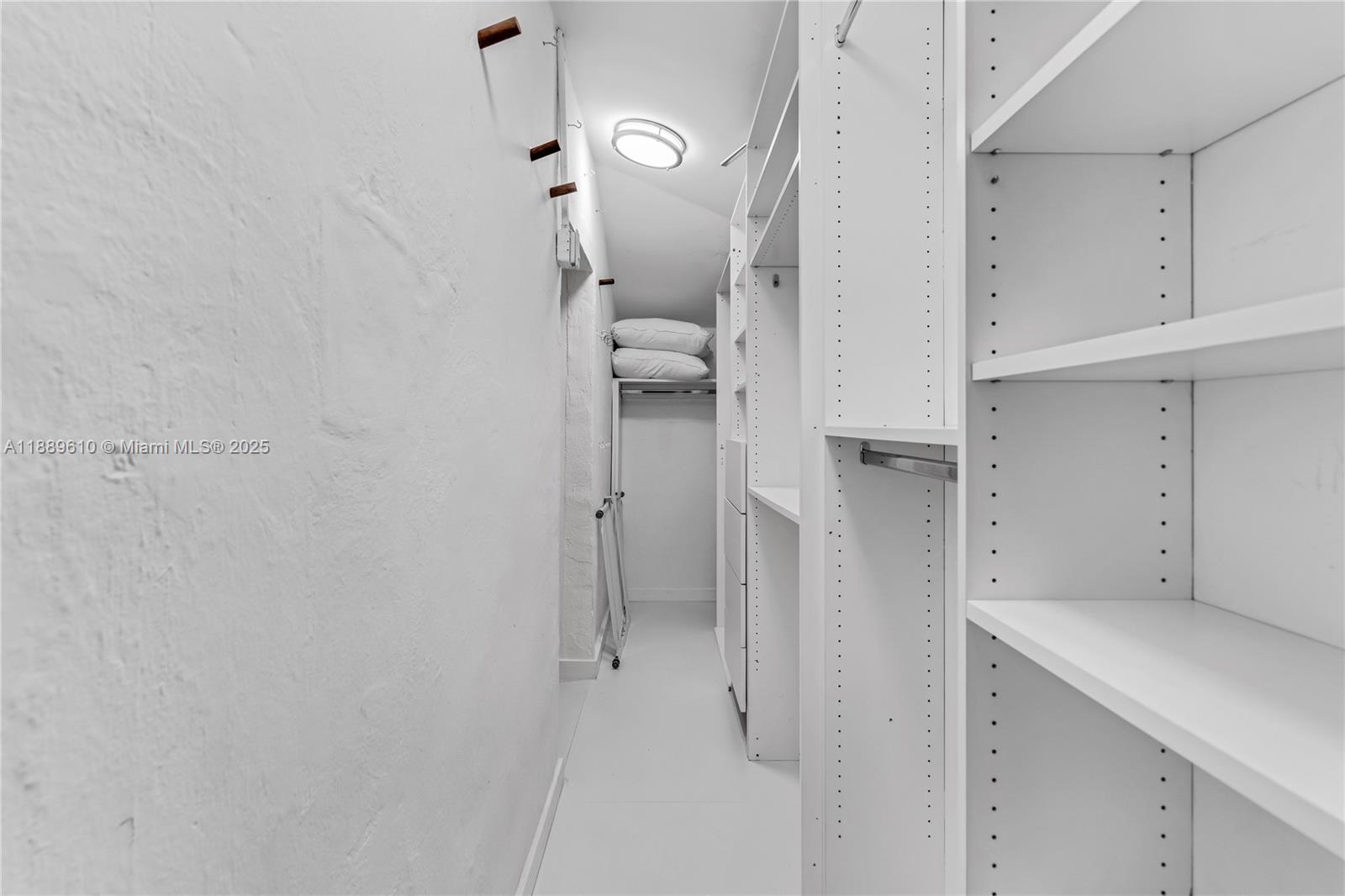 8 Century Ln, Miami Beach FL 33139