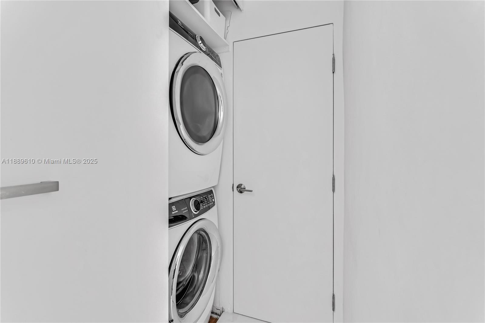 8 Century Ln, Miami Beach FL 33139
