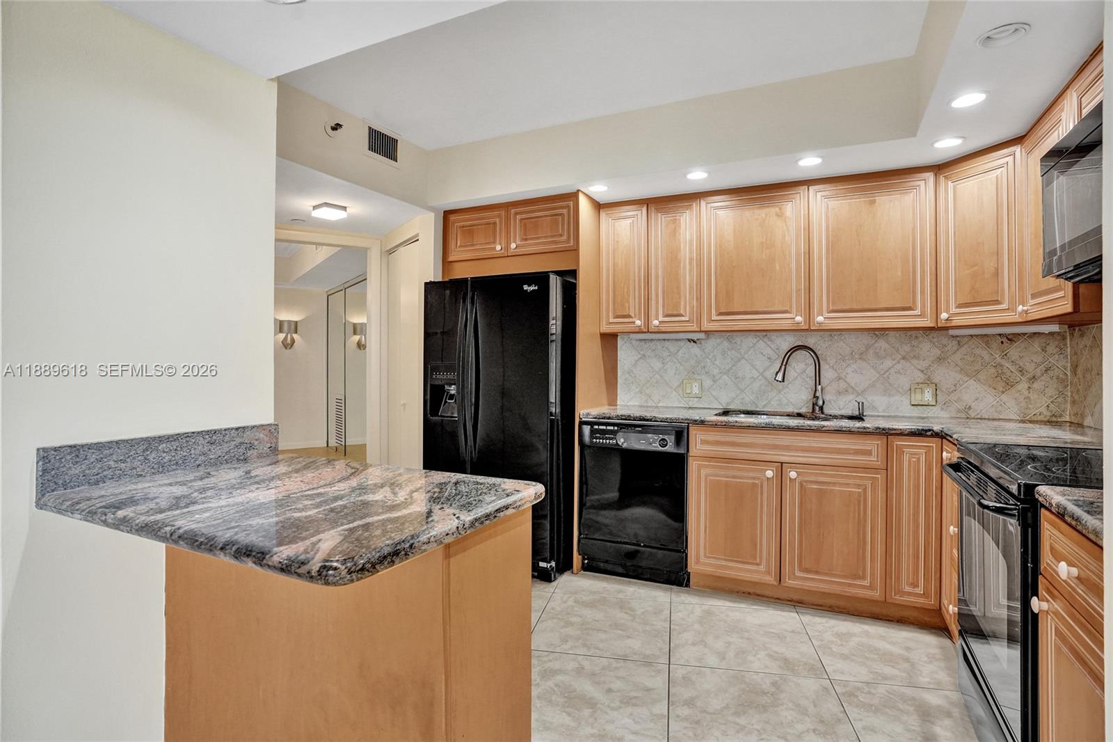 20281 E Country Club Dr #2110, Aventura FL 33180