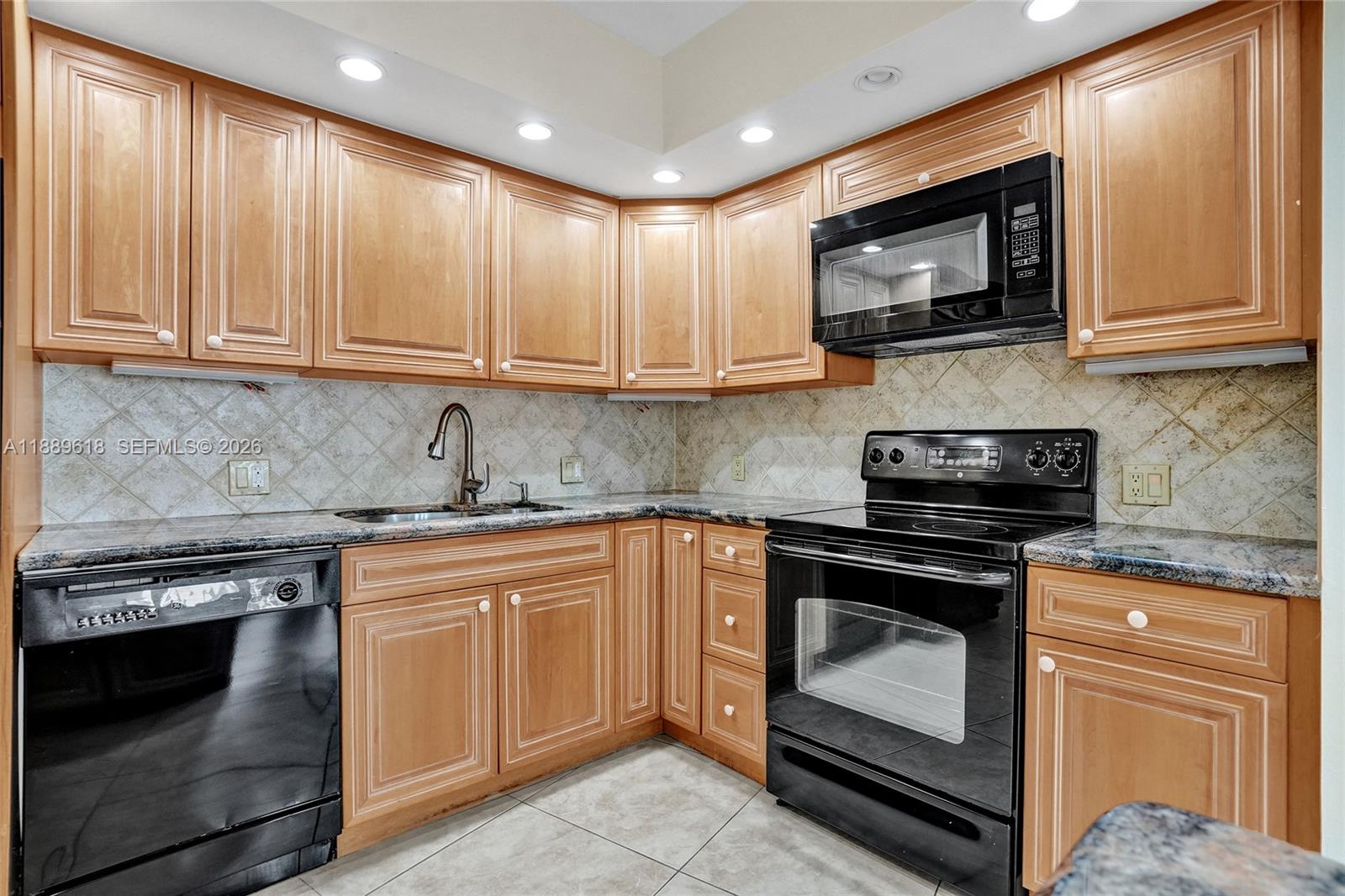 20281 E Country Club Dr #2110, Aventura FL 33180