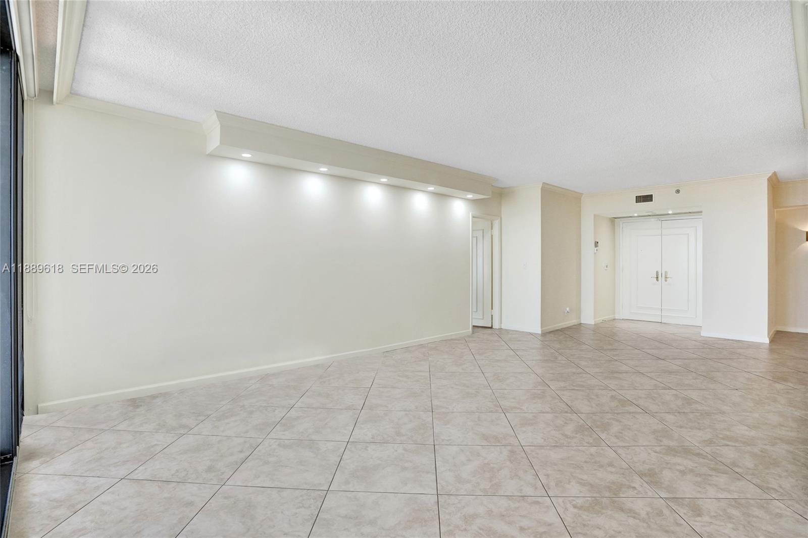 20281 E Country Club Dr #2110, Aventura FL 33180