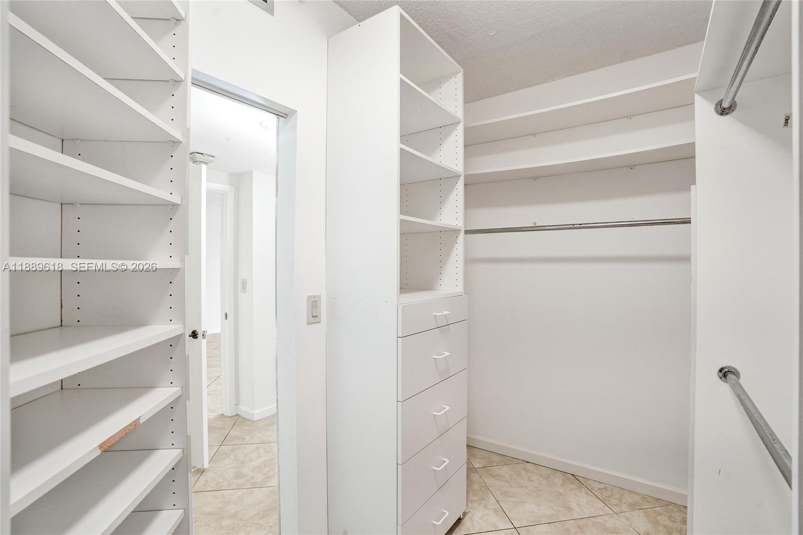 20281 E Country Club Dr #2110, Aventura FL 33180
